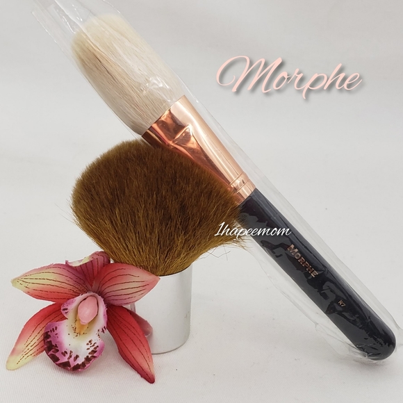Morphe R7 Deluxe Pointed Powder Brush - Picture 1 of 7